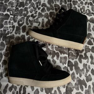 Sorel 'Out and about' wedge sneaker sz 6